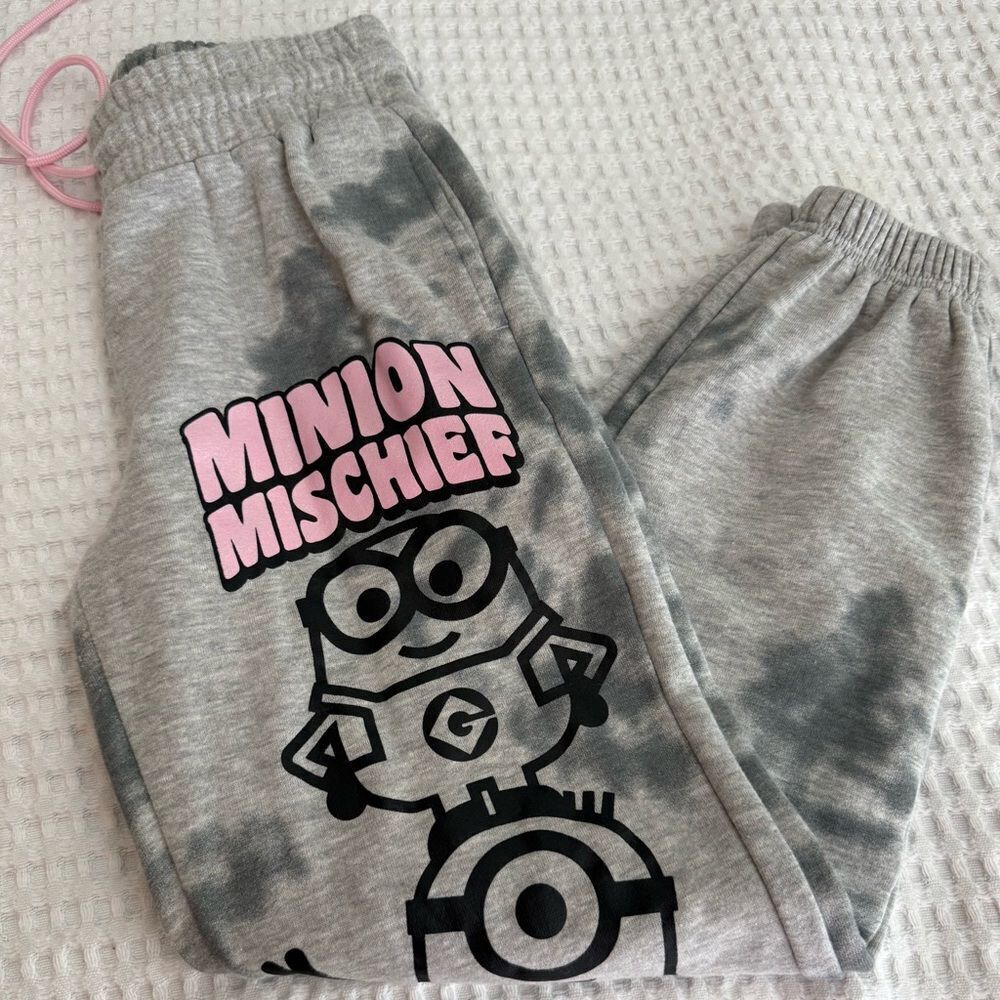 New without tags Gray Minion Mischief Sweatpants